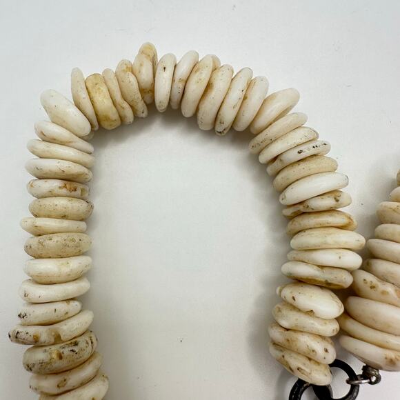 Vintage 1970s puka shells Hawaiian beads beaded necklace 17” sterling clasp - Picture 4 of 8